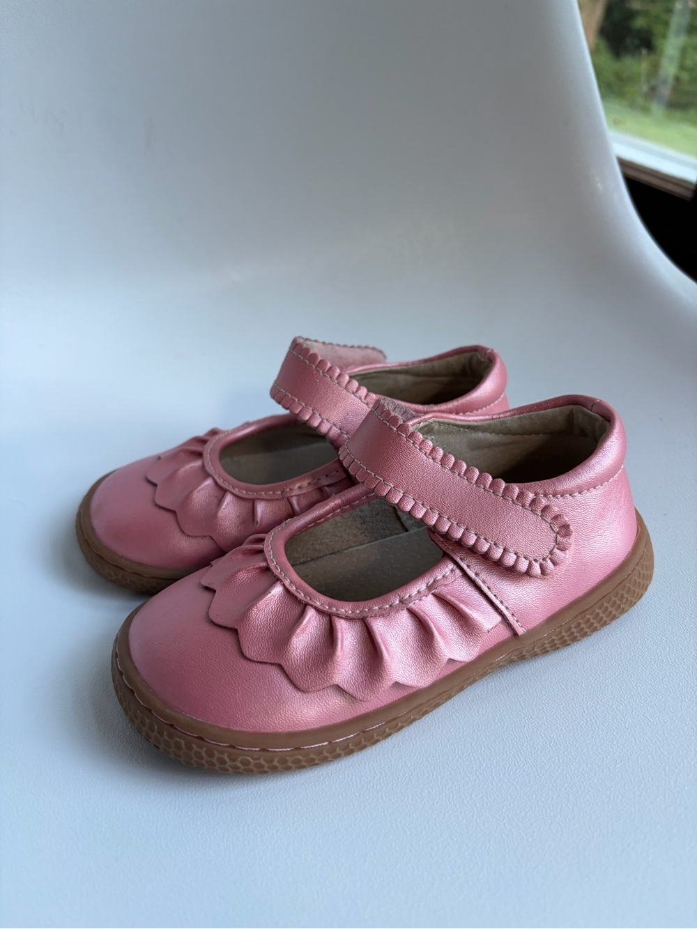 Livie & Luca Size 9 Pink Pearl Mary Jane Shoes - Soft Leather Ruffles